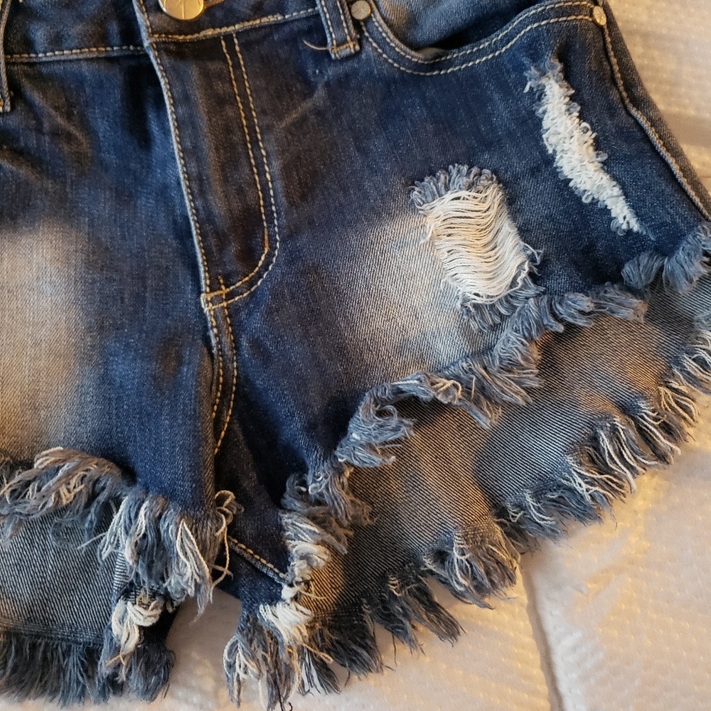 LIKE NEW JEAN SHORTS - Picture 3 of 5